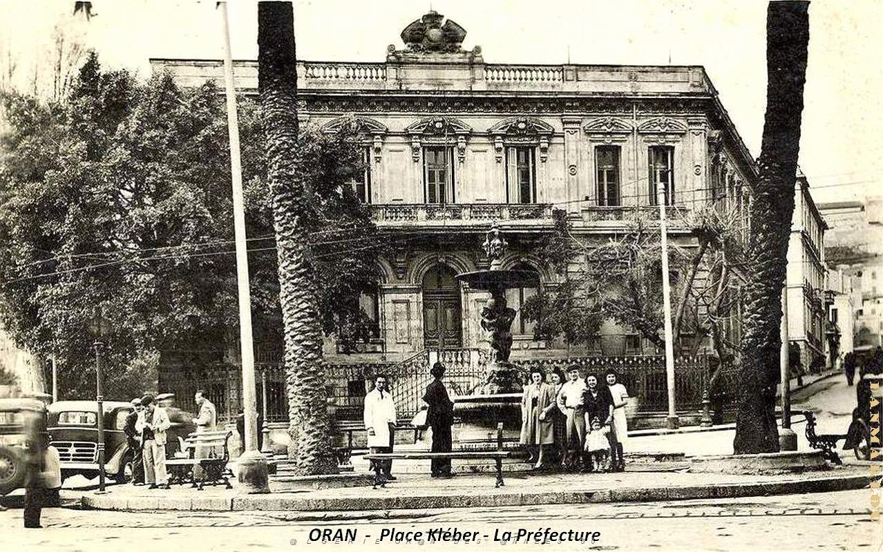 Oran - Place Kleber et Prefecture - 02.jpg